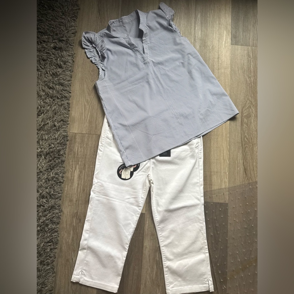 Sleeveless Blue Pinstripe Ruffle Collar Top and Curve appeal
Cropped jeans
